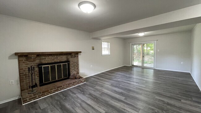 Building Photo - Lake Ridge Single Family Home