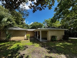 Building Photo - 496 Lake Rd