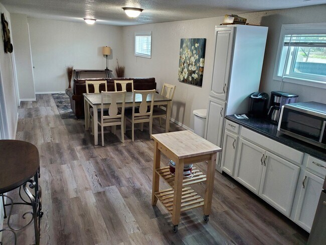 Foto del edificio - 6863 Chippewa Rd