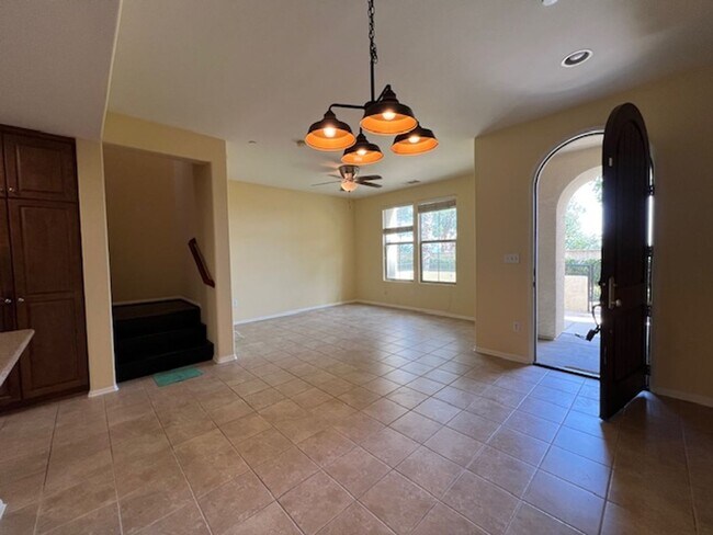 Foto del edificio - Beautiful 2 Bedroom, 2 1/2 Bathroom Porter Ranch Townhome! Ready for Move In!