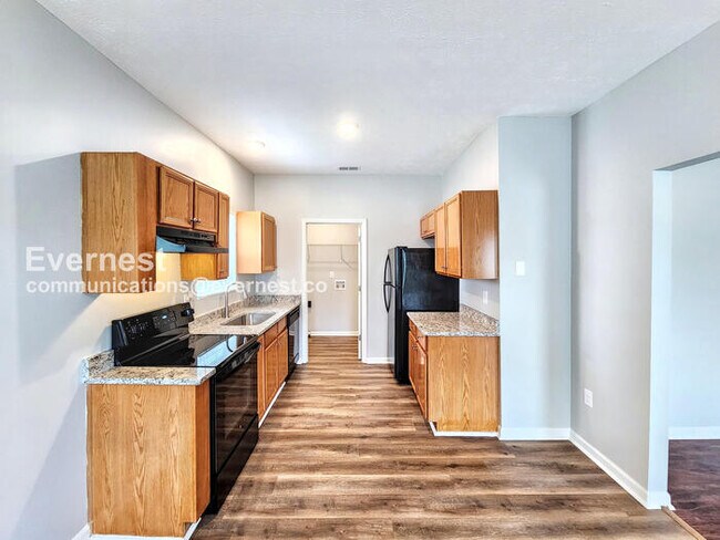 Foto del edificio - 3 Bed, 2 Bath Home with Off-Street Parking / Pet-Friendly / Coming Soon!