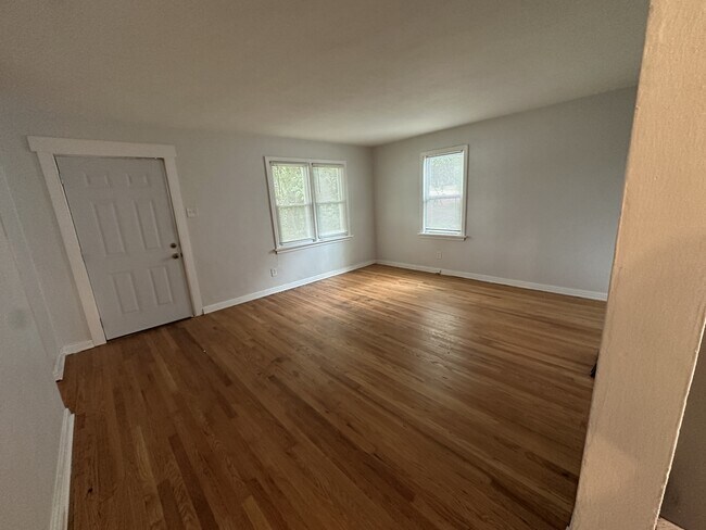 Building Photo - 330 N Floridale Ave