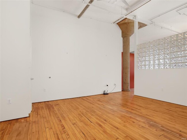 Primary Bedroom - Original restored hardwood floors - 1010 Saint Charles St