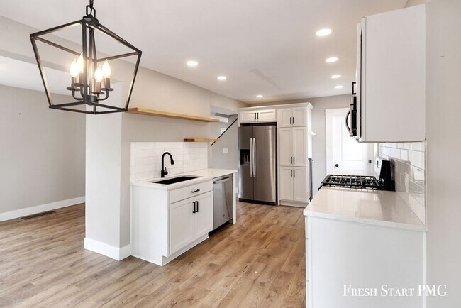 Foto del edificio - Modern Charm & Fresh Renovation Near River...