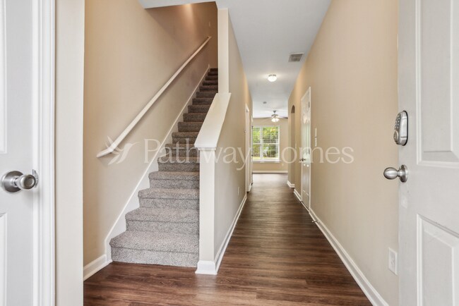 Building Photo - 3039 Bonnes Dr