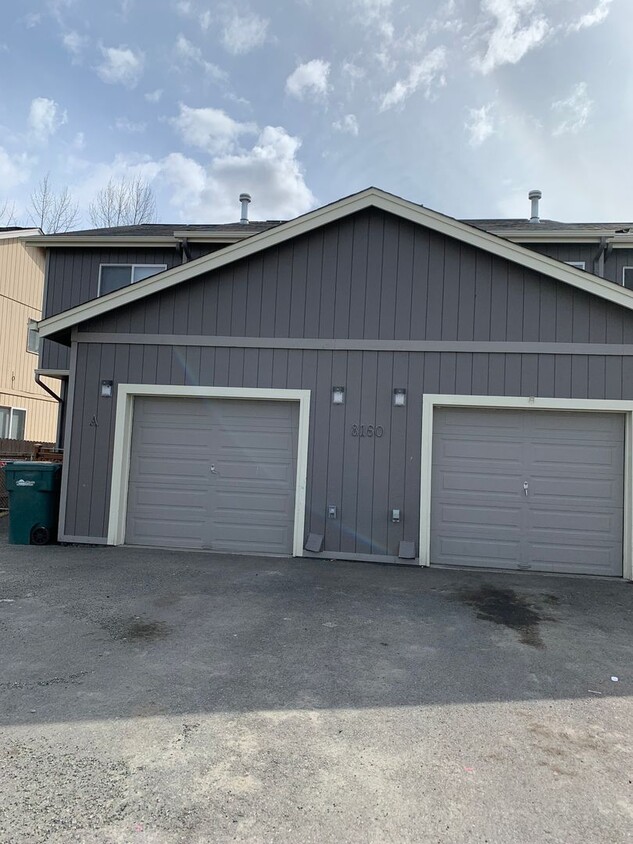 Foto principal - 3 Bdrm 1.5 Ba | Muldoon & Tudor area | AVA...