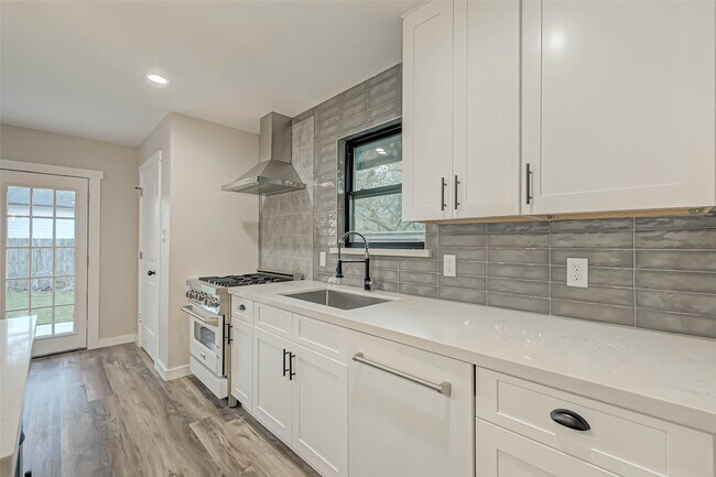 Foto del edificio - 2111 Nina Lee Ln