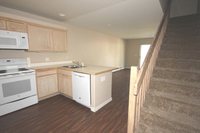 Building Photo - 144 3rd St W
