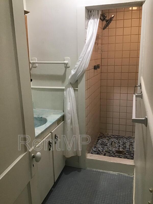 Foto del edificio - 1019 E Broadway St