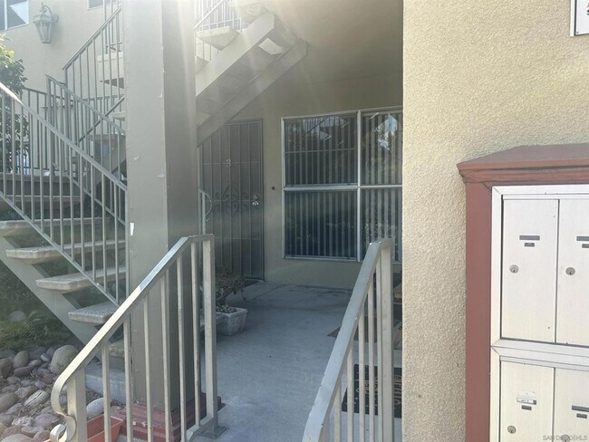 Building Photo - 4174 Monroe Ave