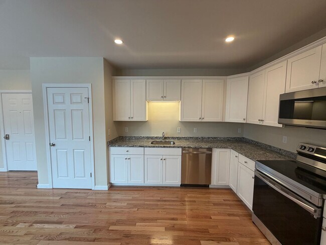 Building Photo - 85 Lowell St