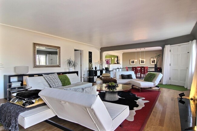 Building Photo - 303 Aliso Dr SE