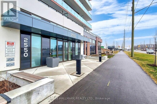 Building Photo - 2550-2550 Simcoe St N