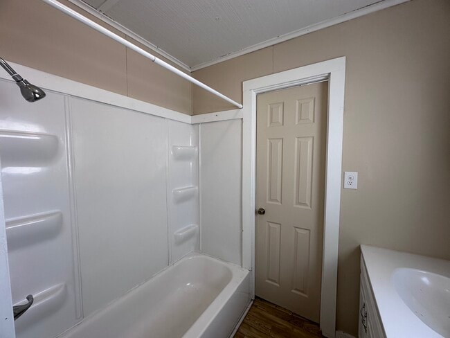 Building Photo - 124 Beard-N