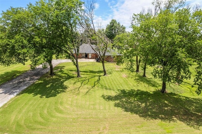 Building Photo - 57 Serenada Ln