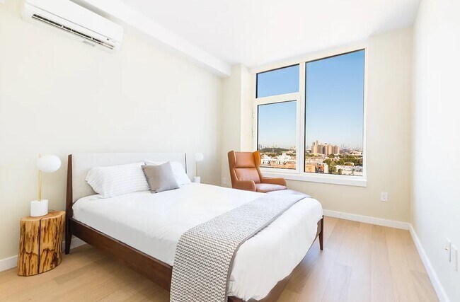 Building Photo - NEWLY CONSTUCTED  LUXURY 3 BEDROOM/2 FULL ...