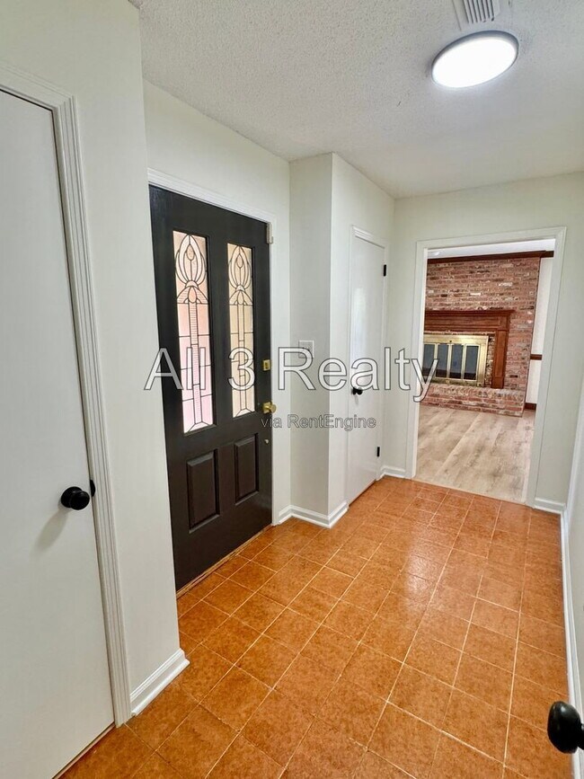 Building Photo - 2905 Willow Ln Dr