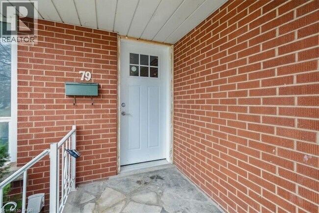 Building Photo - 79 CANTERBURY Ave