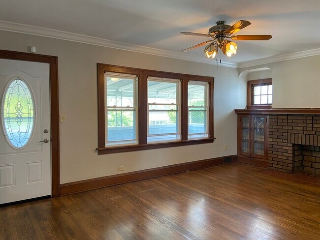 Building Photo - 2173 Wyandotte Ave