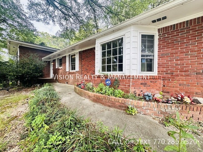 Building Photo - Available Now! Atlanta 3 BR 2 BA