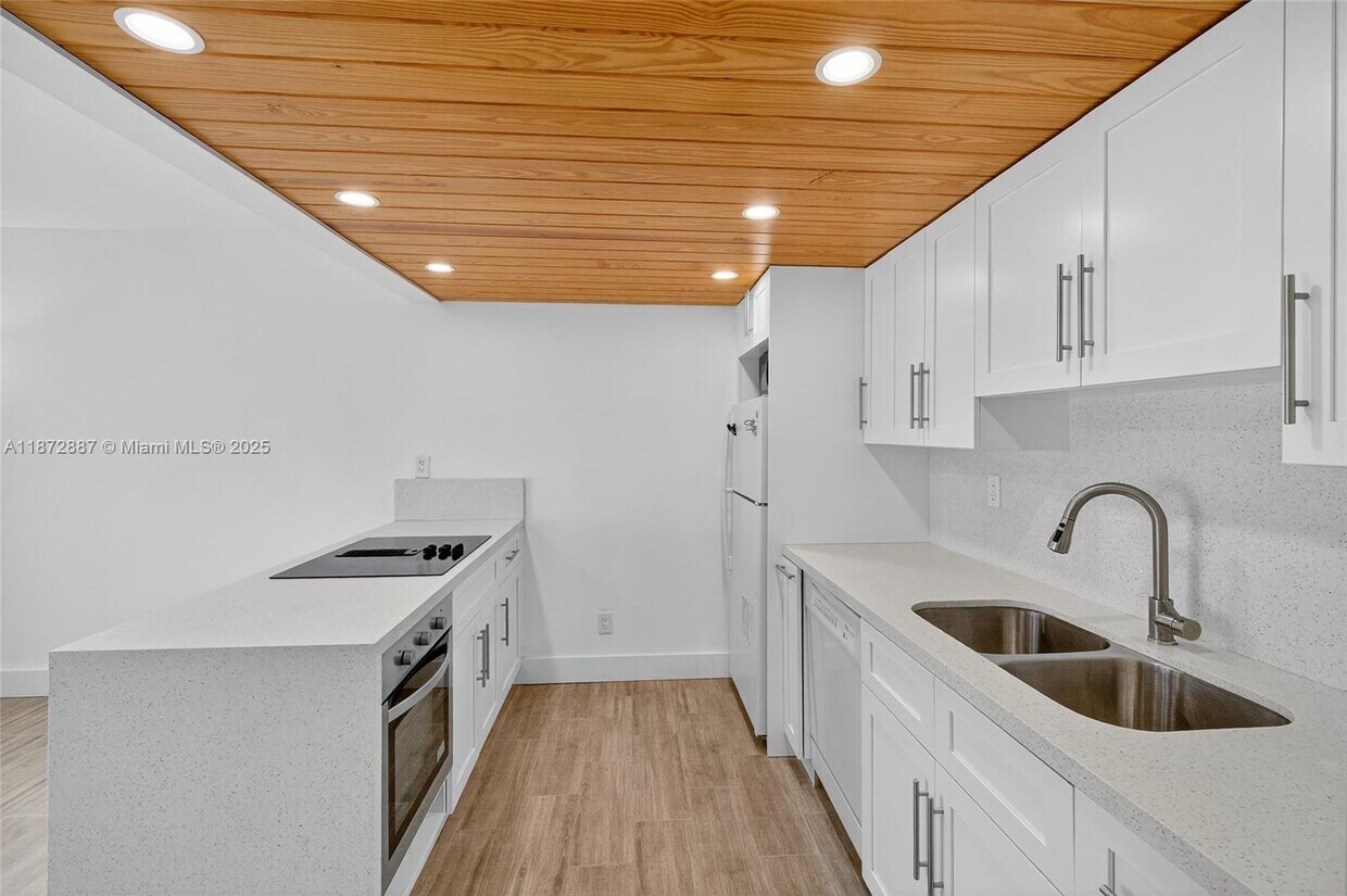 Foto principal - 6667 Miller Dr