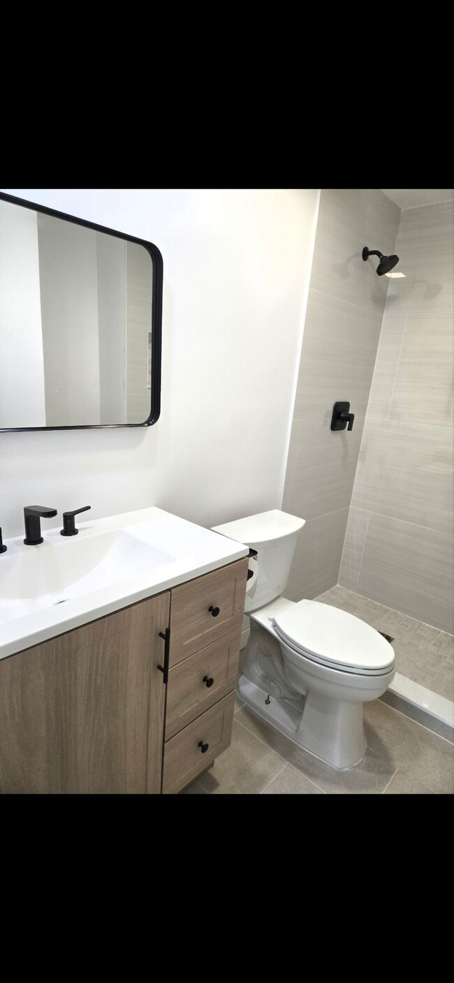 Master Bath - 5347 Emerald Isle Dr