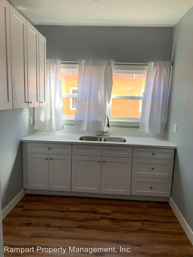 Foto del edificio - 1345 W 38th St