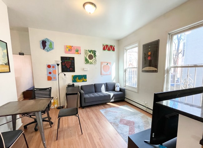 Building Photo - 52 Delle Ave