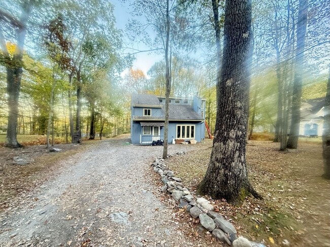Foto del edificio - 1049 Alpine Dr