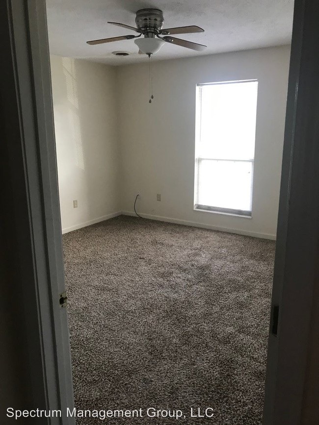 Building Photo - 1611 Meadow Spring Dr