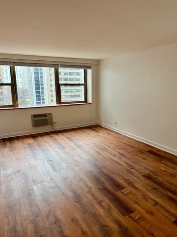 Building Photo - 253 E Delaware Pl