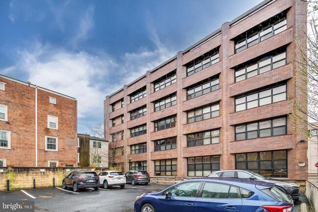 Building Photo - 125-27 N 4th St