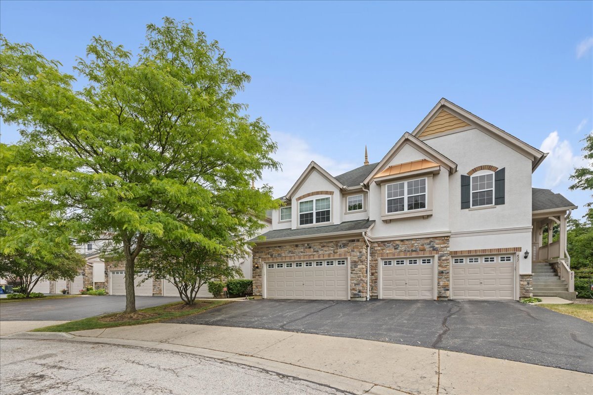 407 W Shadow Creek Cir, Vernon Hills, IL 60061 Townhome Rentals in Vernon Hills IL