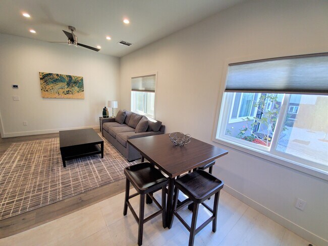 Foto del edificio - 17556 Chase St