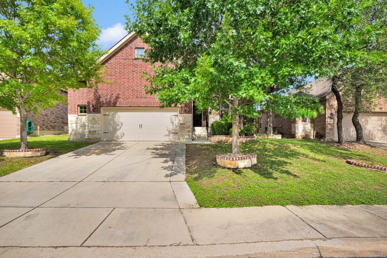 Primary Photo - Stunning 4 Bedroom Home in Alamo Ranch