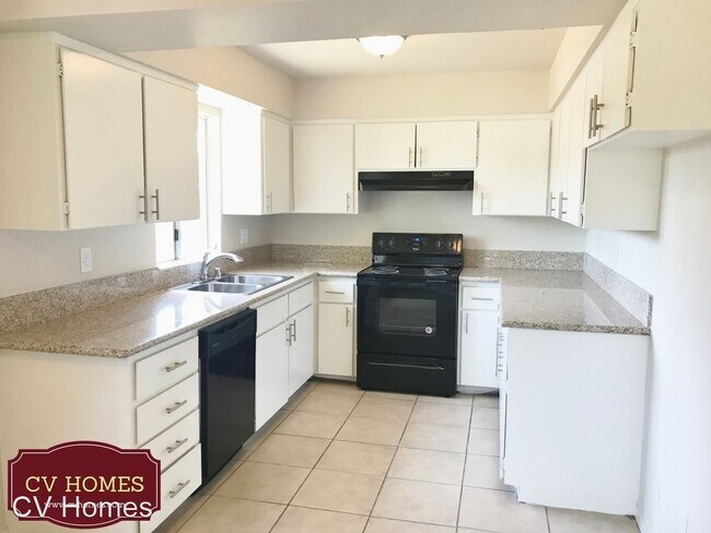 Foto del edificio - 4 br, 2 bath House - 4190 E. Mckenzie Ave.