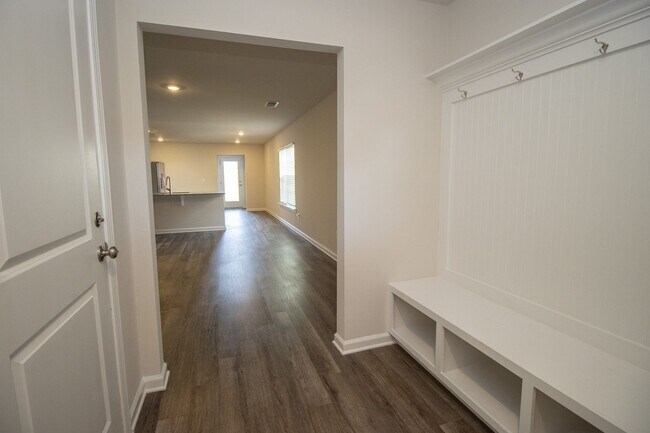 Foto del edificio - 410 Middlebury Ln