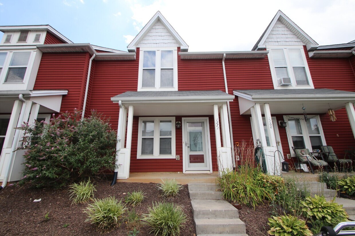 Primary Photo - 1272 Frost Pl