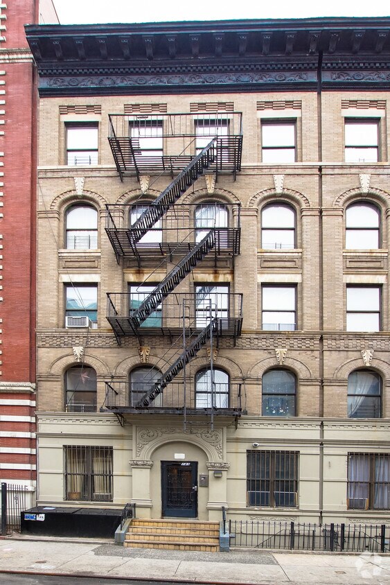 Primary Photo - 143 W 113th St