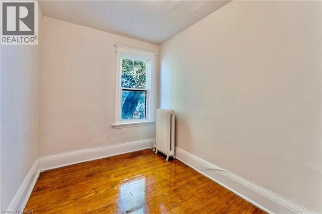 Building Photo - 183 James St S