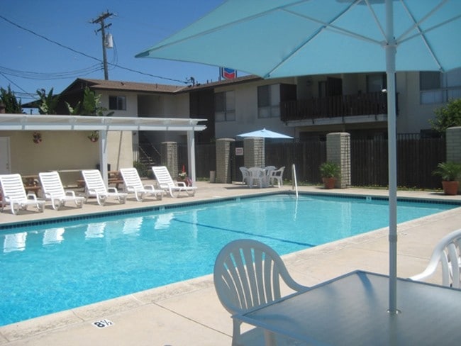 Pool - Vista Del Sol Apartments