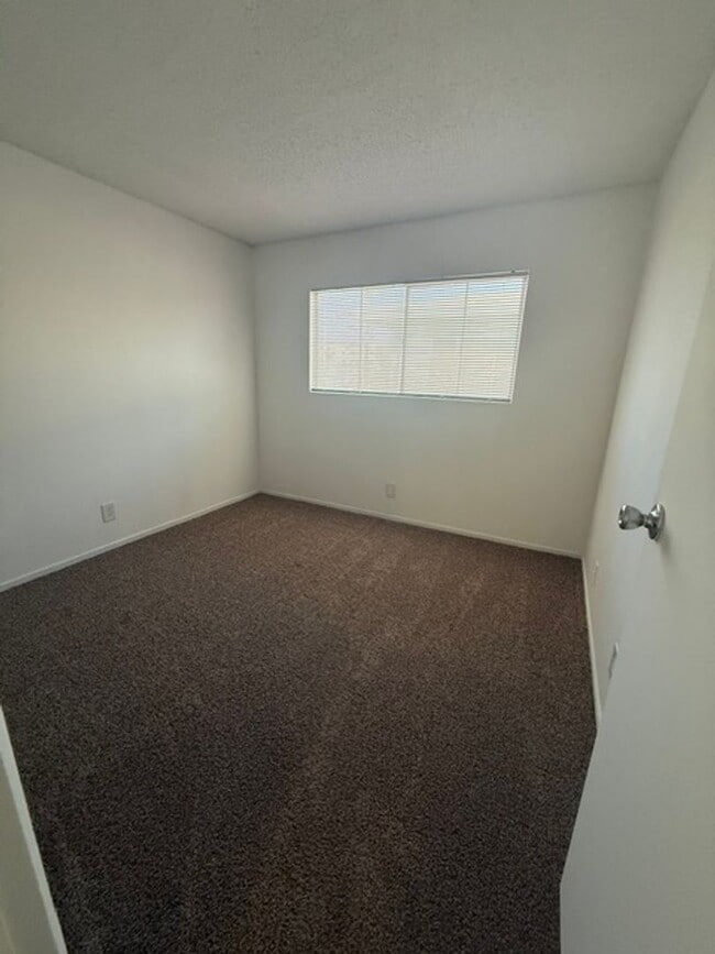Building Photo - 2512 Tulip Ln