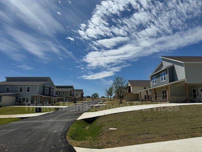 Building Photo - 1320 Johnson Bend Rd