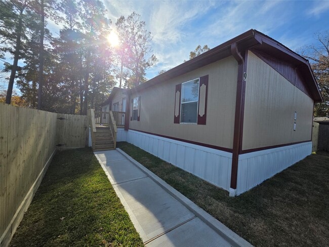 Building Photo - 9 Ridgeway Dr