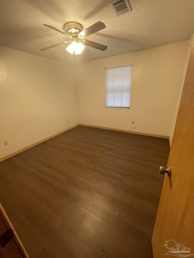 Building Photo - 1453 E Johnson Ave