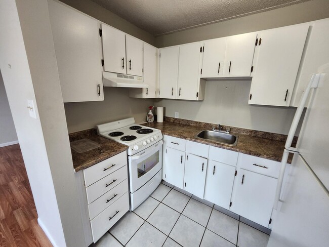 Building Photo - 411 Ellerdale St