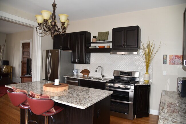 Foto del edificio - 556 Ashland Ave
