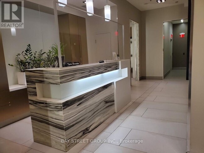 Photo du bâtiment - 400 Wellington St W