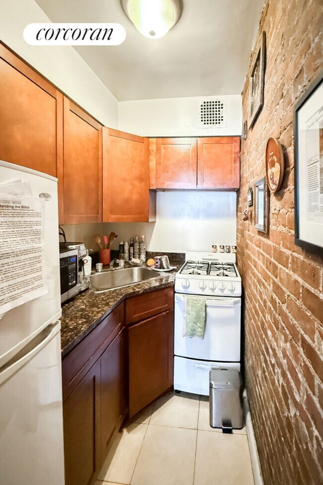 Foto del edificio - 127 W 81st St