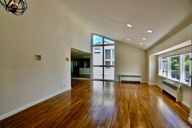 Building Photo - 881 Hewlett Dr